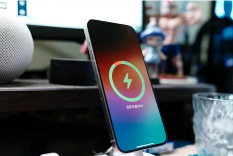 运粮湖管理区苹果15换屏服务分享用什么充电器给iPhone15充电更好 