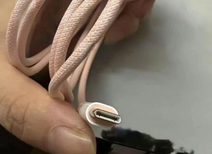 运粮湖管理区苹果15维修店分享iPhone15USB-C数据线长啥样